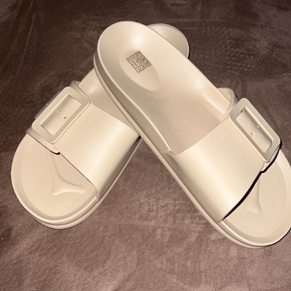 Women’s Beige Slides - Picture 1 of 4